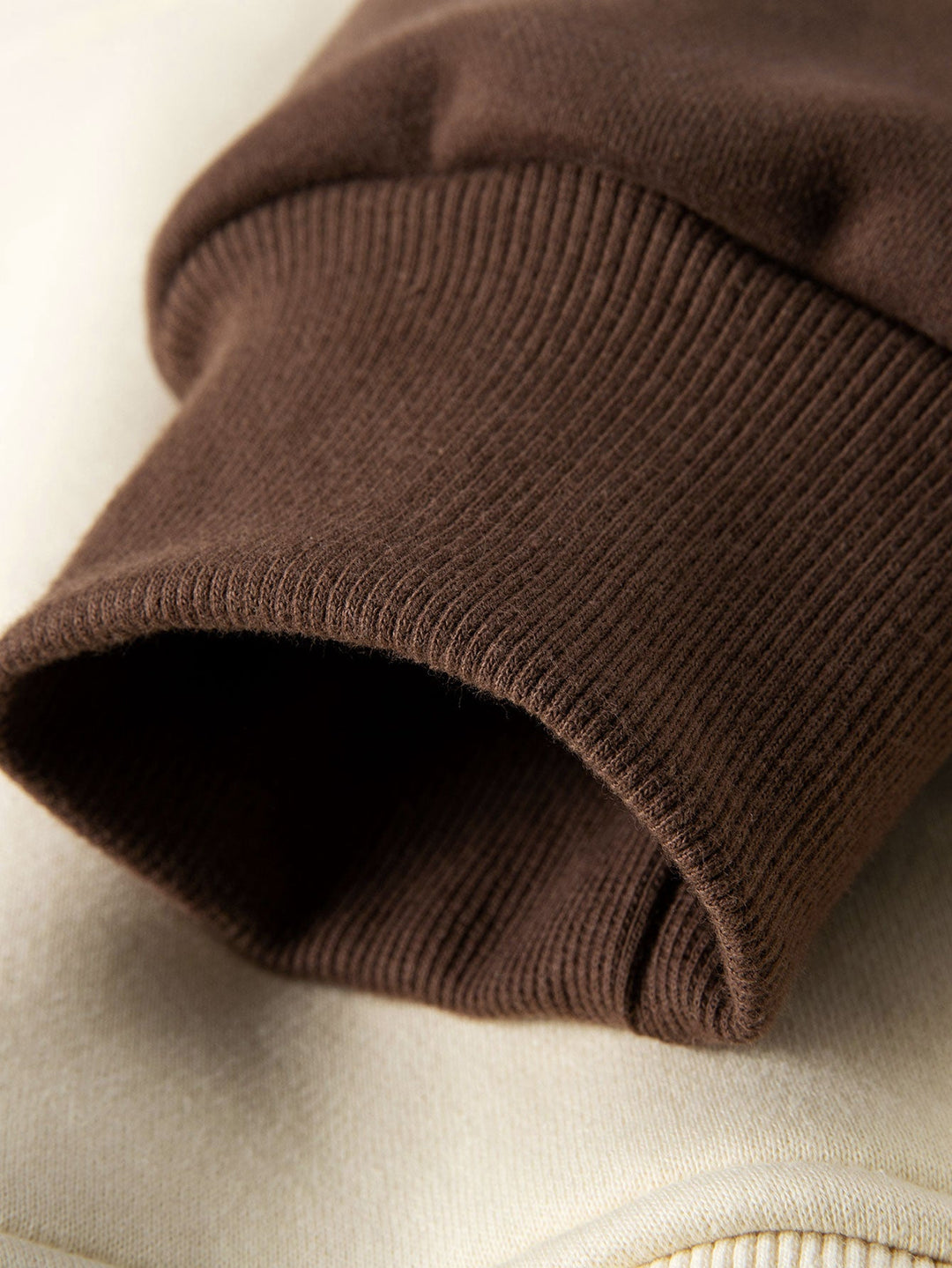 Dolf | Raglanhoodie met patchworkdetails