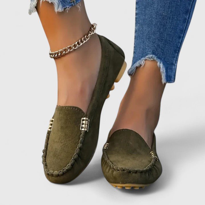 Tess | Turquoise mocassin met siernaden