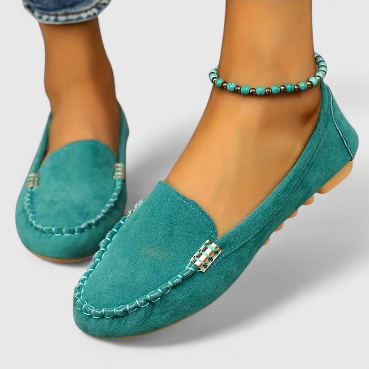Tess | Turquoise mocassin met siernaden
