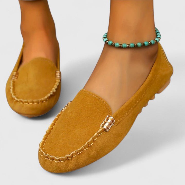Tess | Turquoise mocassin met siernaden