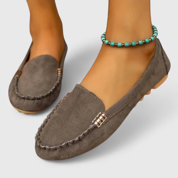 Tess | Turquoise mocassin met siernaden