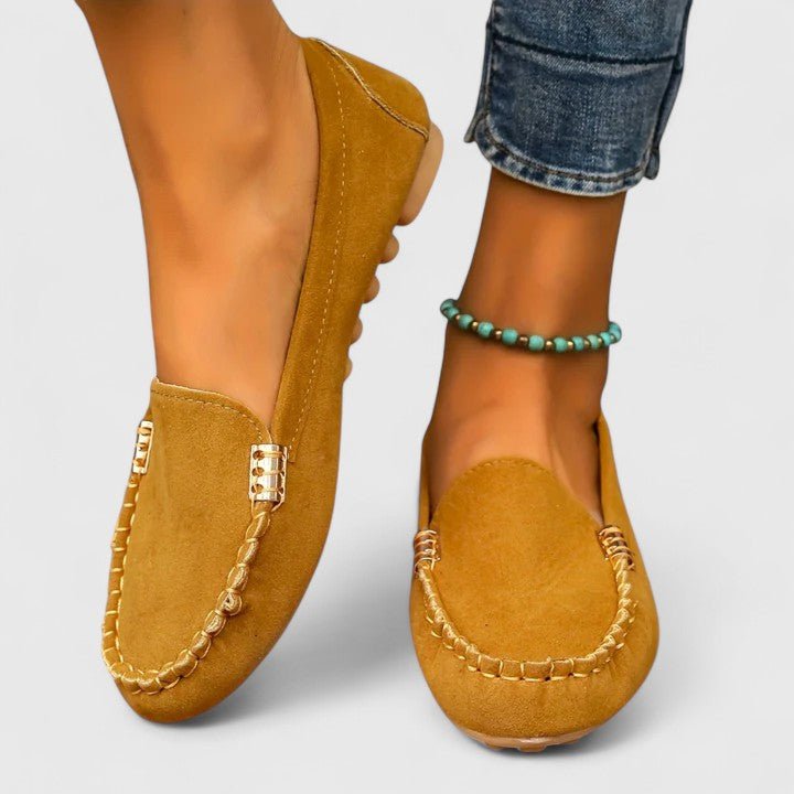 Tess | Turquoise mocassin met siernaden