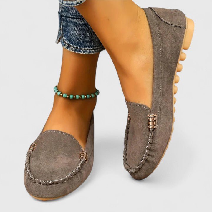 Tess | Turquoise mocassin met siernaden