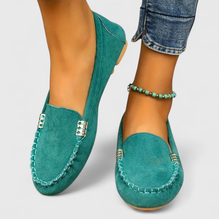 Tess | Turquoise mocassin met siernaden