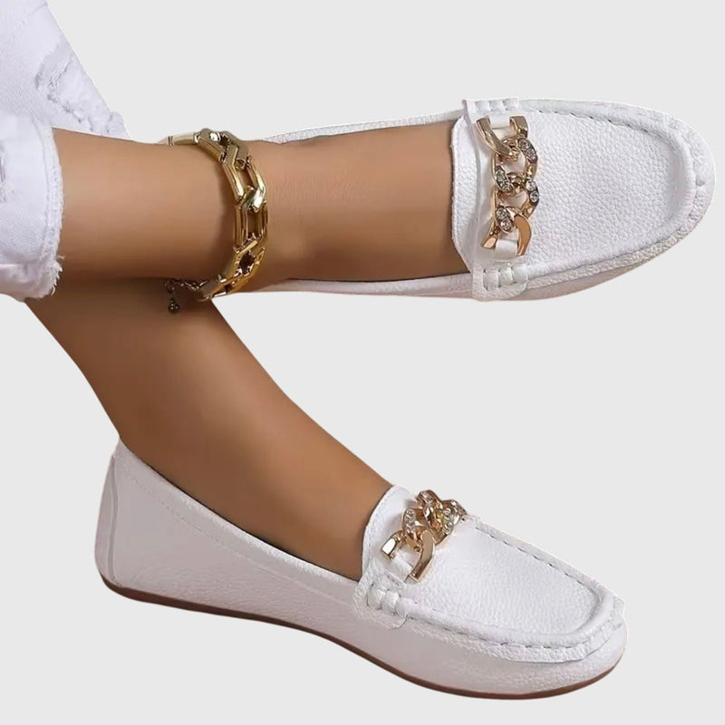Veerle | Witte loafer met sierketting