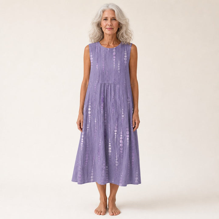 Esmee | Mouwloze midi-jurk in lila met stippenbanen