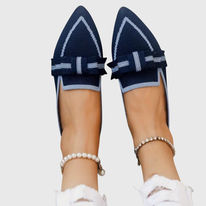 Lien | Zwarte spitse loafer met siergesp
