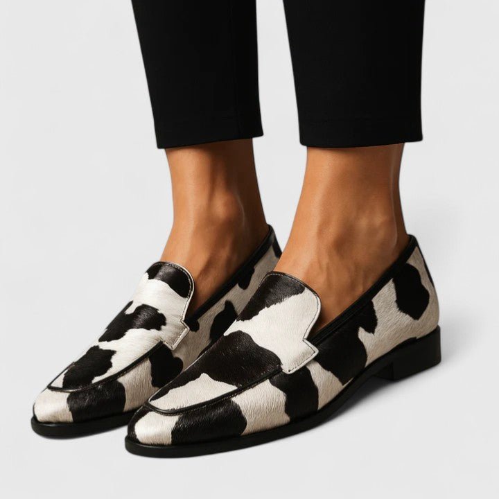 Wietske | Loafer met zwart-witte koeienprint