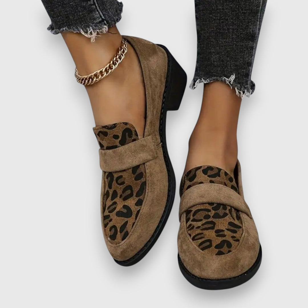 Margriet | Bruine loafer met dierenprint