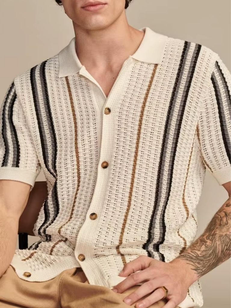 Daniël | Crèmekleurige gebreide polo met strepen en knoopsluiting