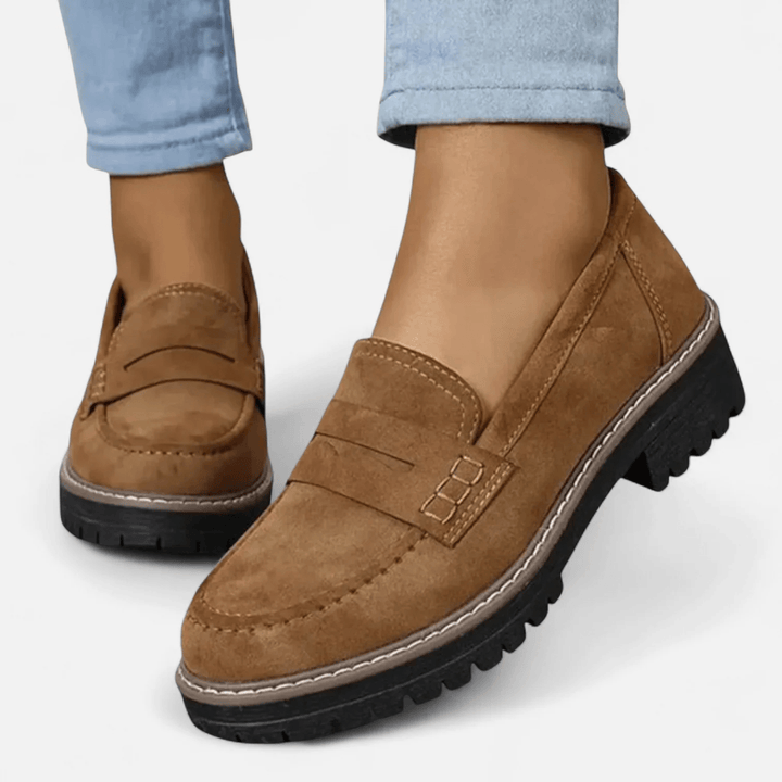 Britt | Zwarte loafer met profielzool