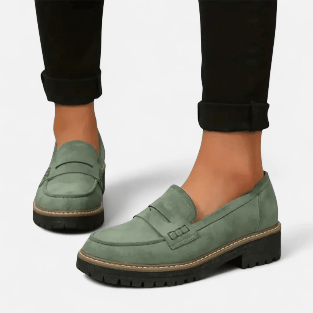 Britt | Zwarte loafer met profielzool