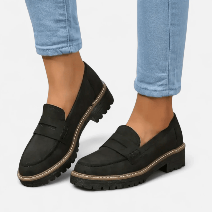 Britt | Zwarte loafer met profielzool
