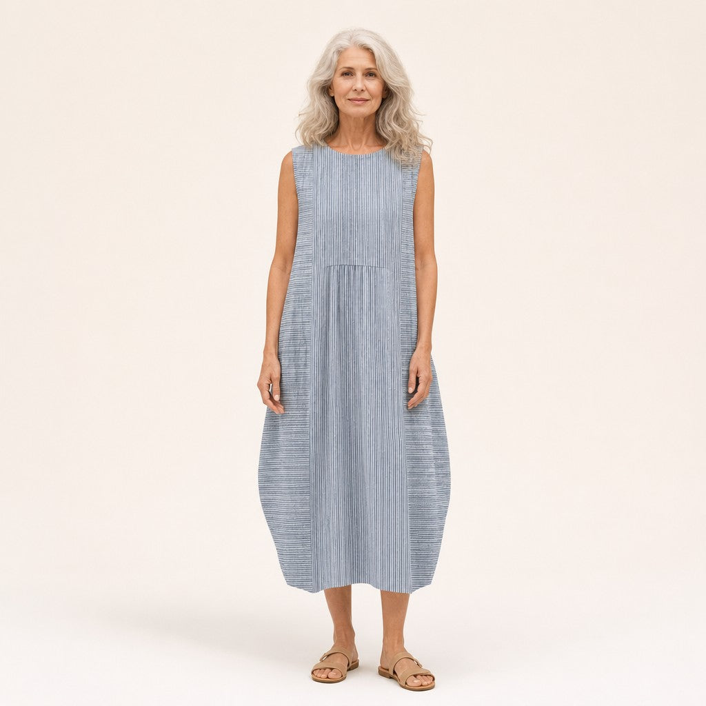 Manon | Mouwloze midi-jurk met fijne blauwgrijze strepen