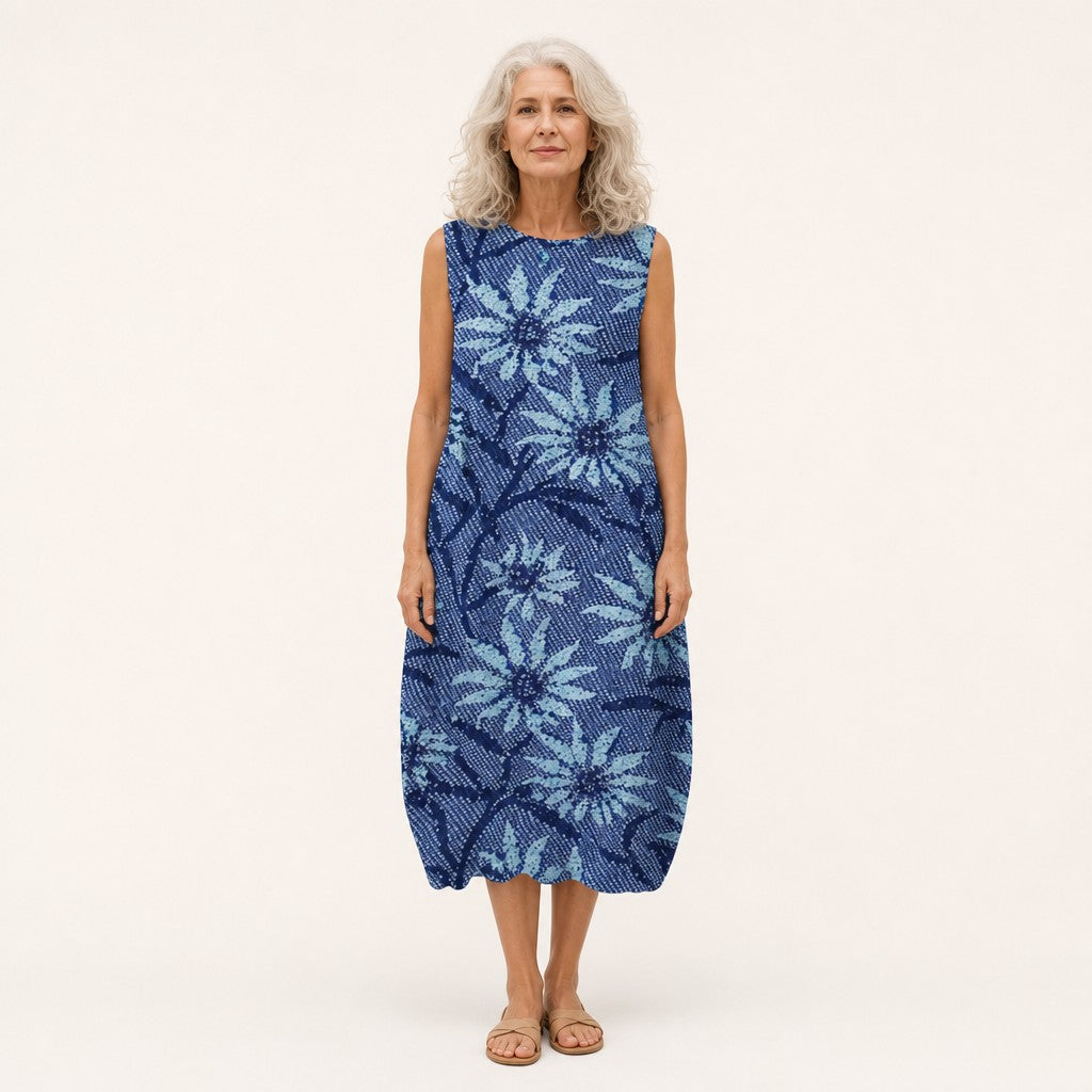 Bianca | Mouwloze midi-jurk met witte spiralen op donkerblauw