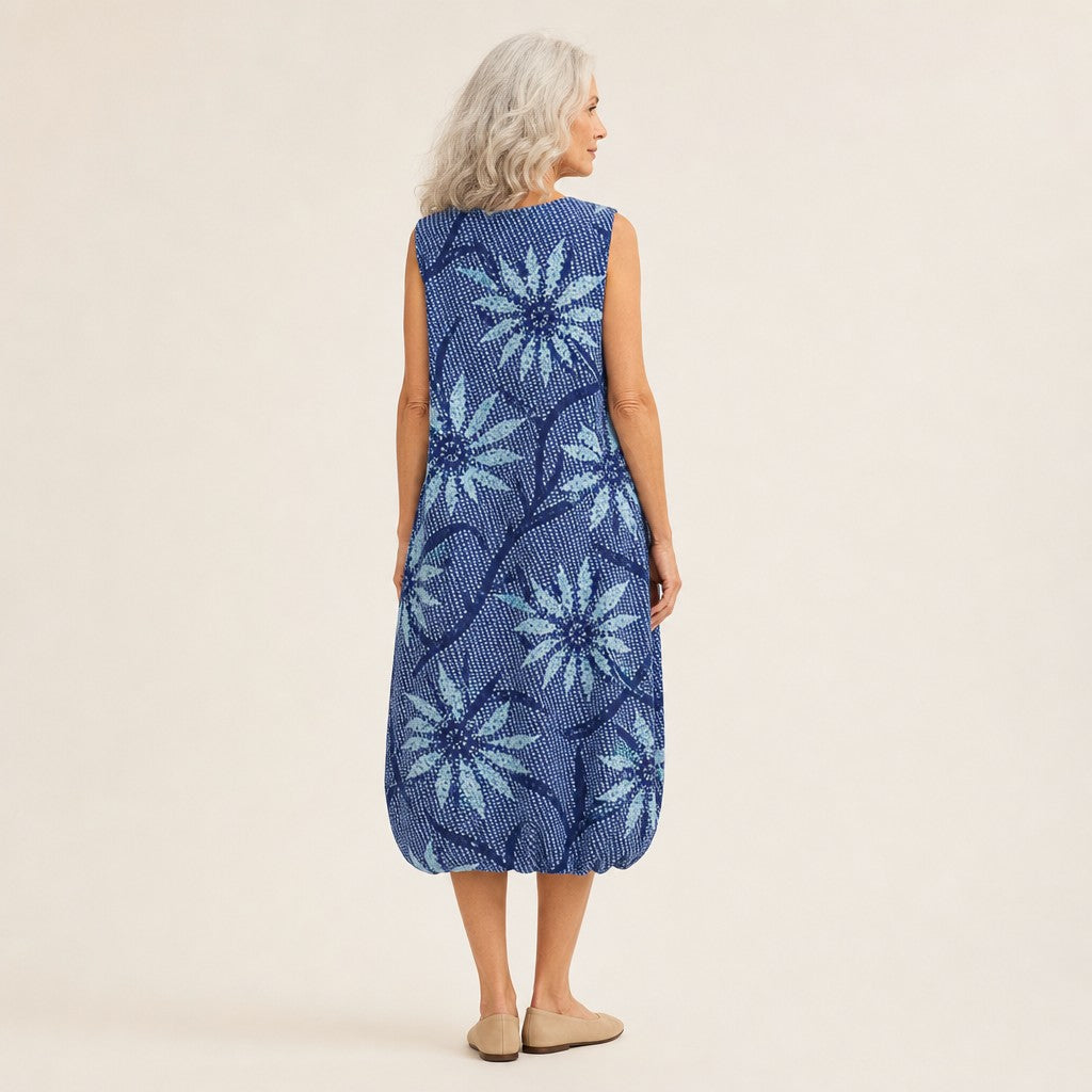 Bianca | Mouwloze midi-jurk met witte spiralen op donkerblauw