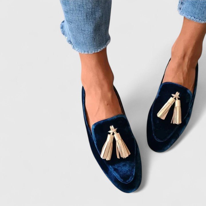 Doortje | Donkerblauwe fluwelen loafer met kwastjes