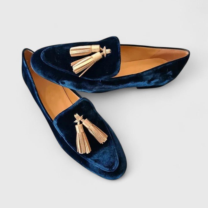 Doortje | Donkerblauwe fluwelen loafer met kwastjes