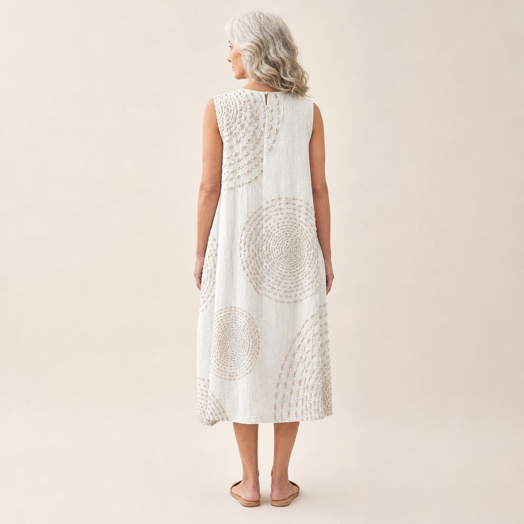 Monique | Mouwloze midi-jurk in wit met cirkelpatroon