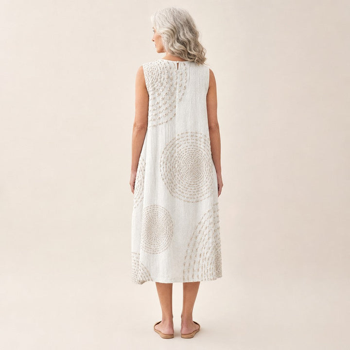 Monique | Mouwloze midi-jurk in wit met cirkelpatroon