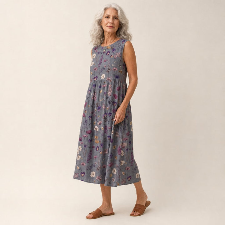 Lieke | Mouwloze midi-jurk met kleine bloemen op grijs