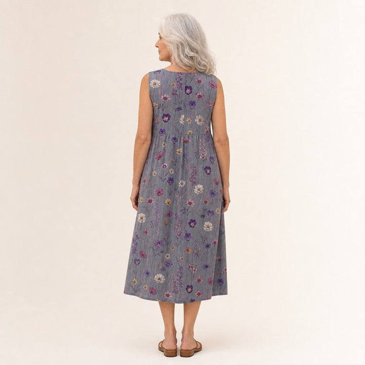 Lieke | Mouwloze midi-jurk met kleine bloemen op grijs
