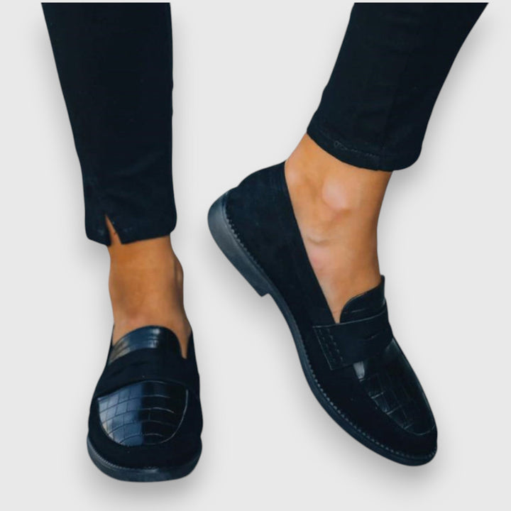 Rixt | Donkerblauwe loafer met krokoprint