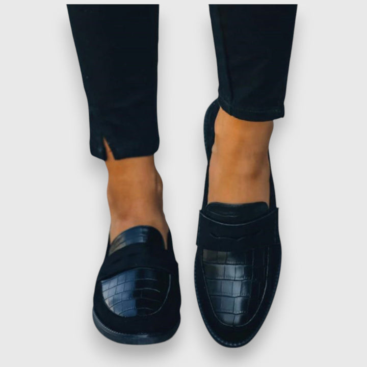 Rixt | Donkerblauwe loafer met krokoprint