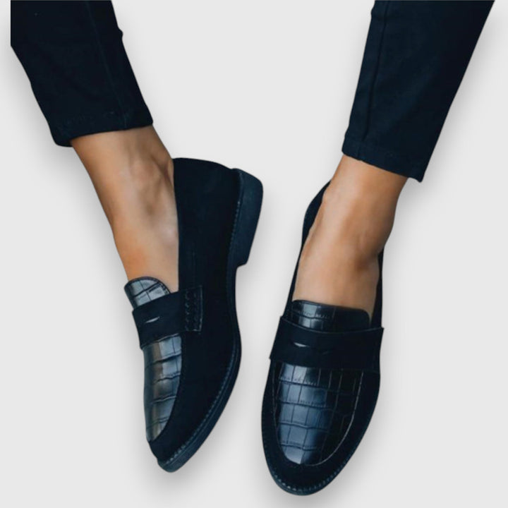 Rixt | Donkerblauwe loafer met krokoprint