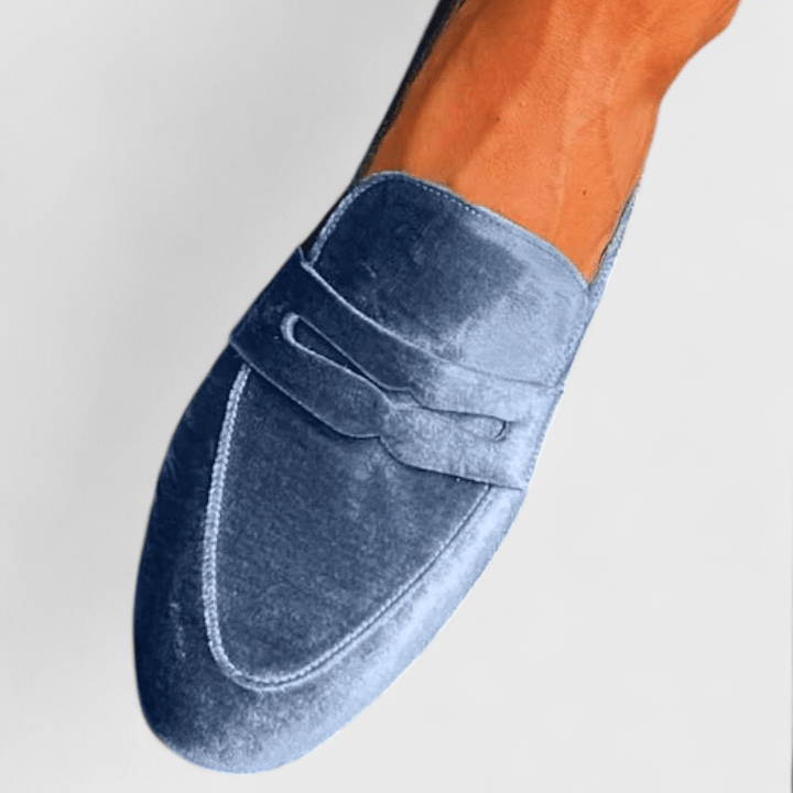 Isa | Blauwe loafer in fluweellook