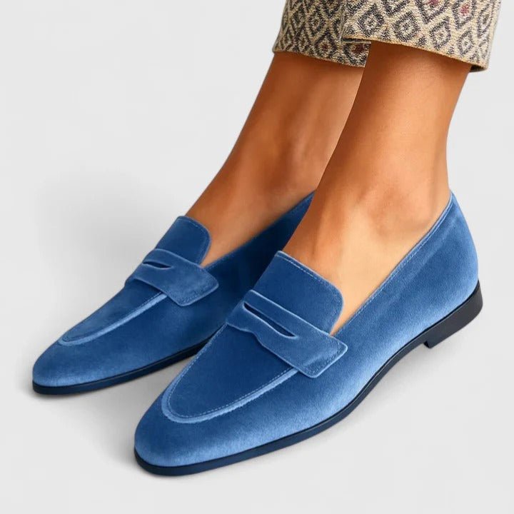 Isa | Blauwe loafer in fluweellook