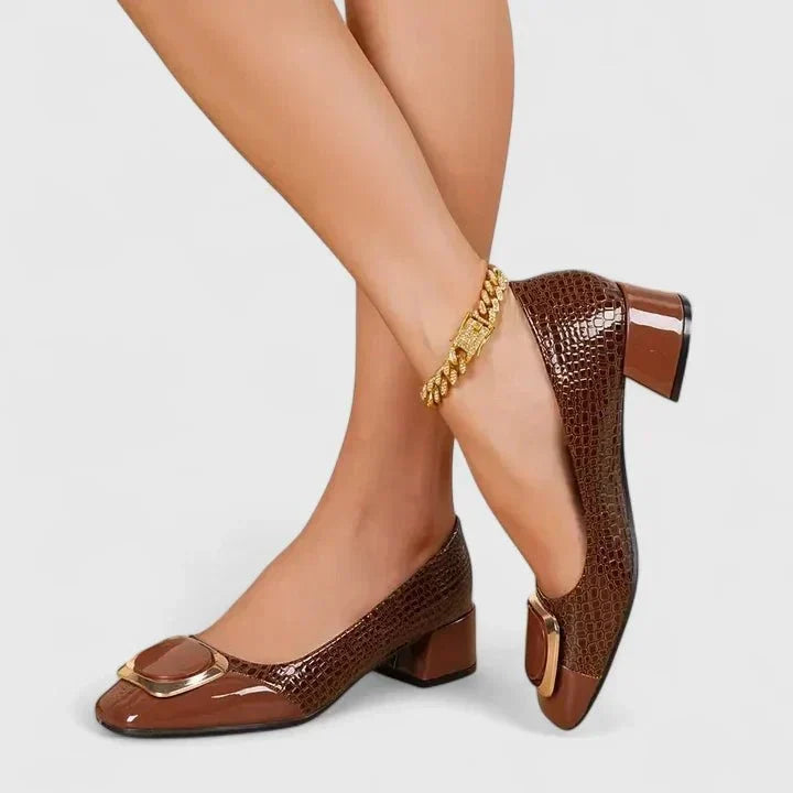 Suus | Zwarte krokoloafer met blokhak