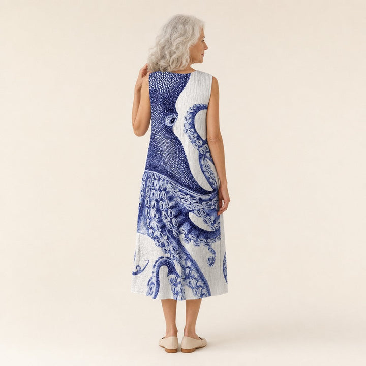 Anneke | Mouwloze midi-jurk met octopusprint