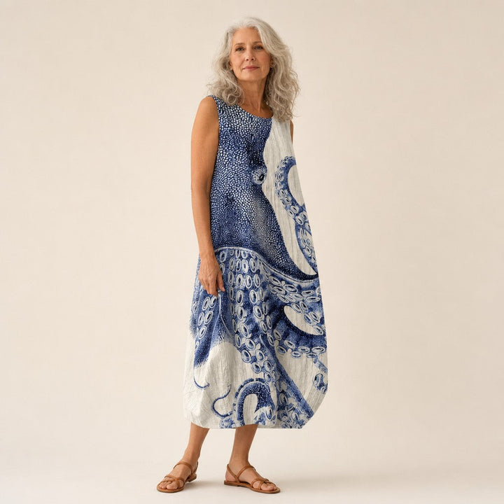 Anneke | Mouwloze midi-jurk met octopusprint