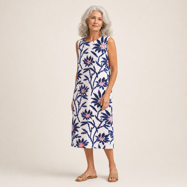 Renate | Mouwloze midi-jurk met donkerblauwe bloemenranken op wit