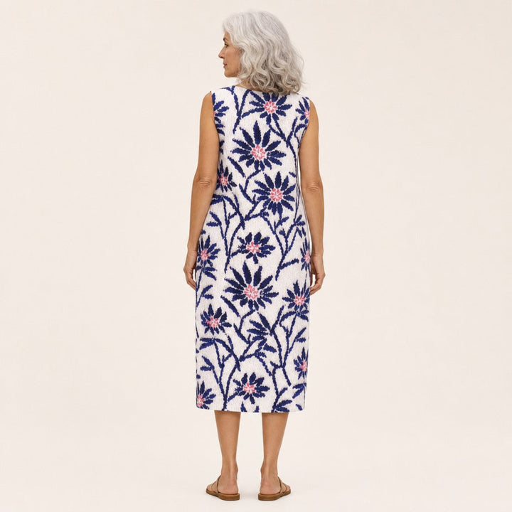Renate | Mouwloze midi-jurk met donkerblauwe bloemenranken op wit