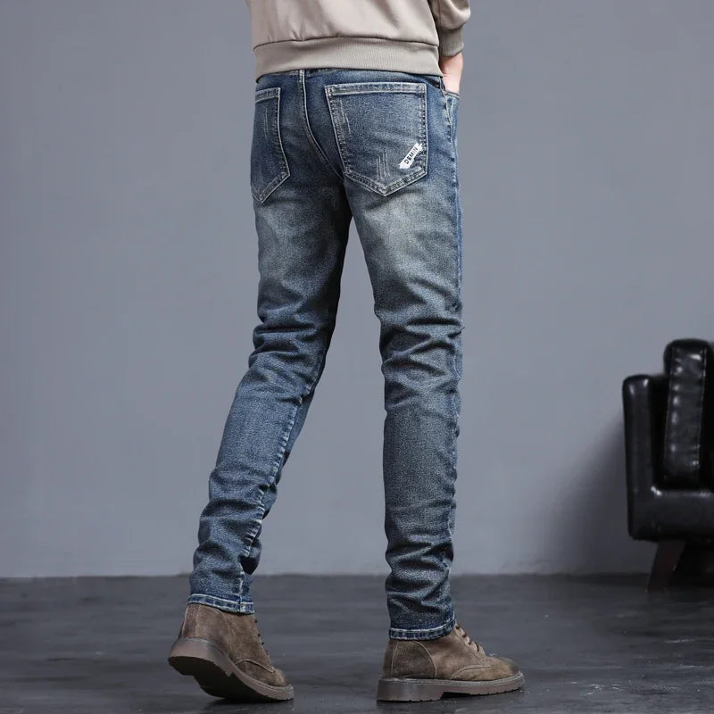 Mats | Taps toelopende jeans met subtiele wassing