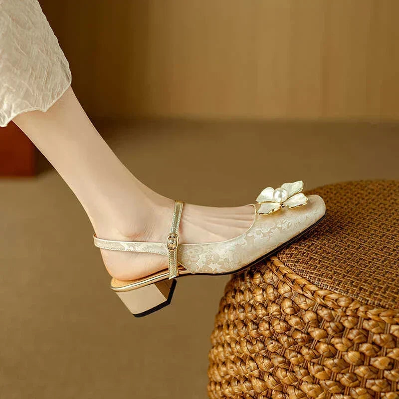 Machteld | Elegante damesschoenen met bloemdetail