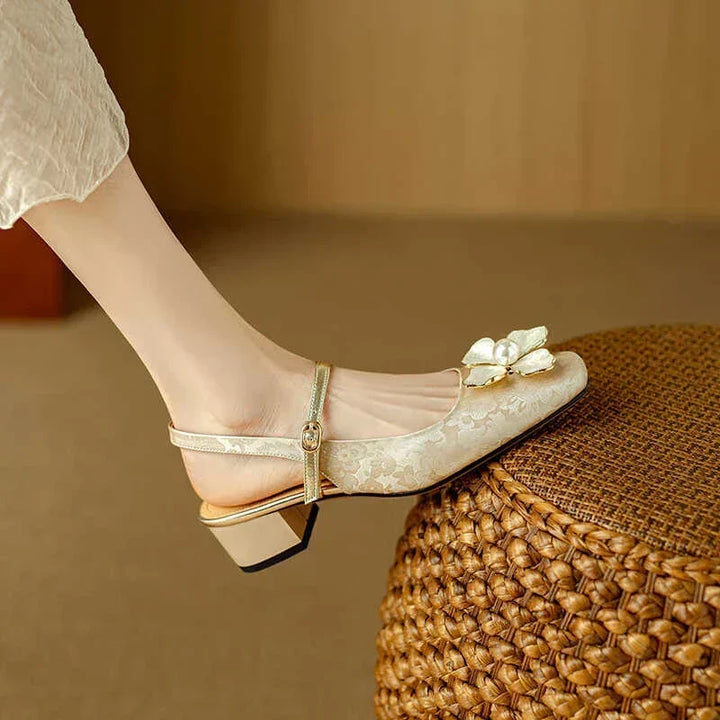 Machteld | Elegante damesschoenen met bloemdetail