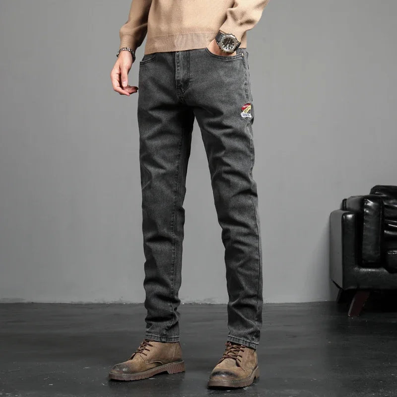 Mats | Taps toelopende jeans met subtiele wassing