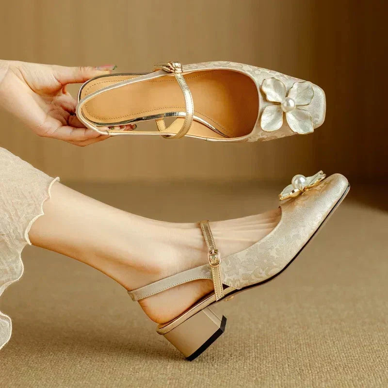 Machteld | Elegante damesschoenen met bloemdetail