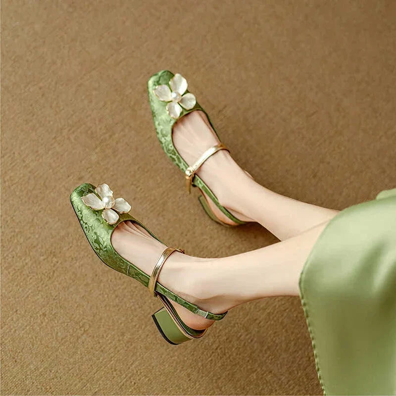 Machteld | Elegante damesschoenen met bloemdetail