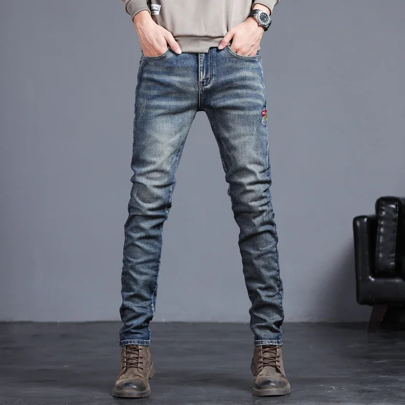 Mats | Taps toelopende jeans met subtiele wassing