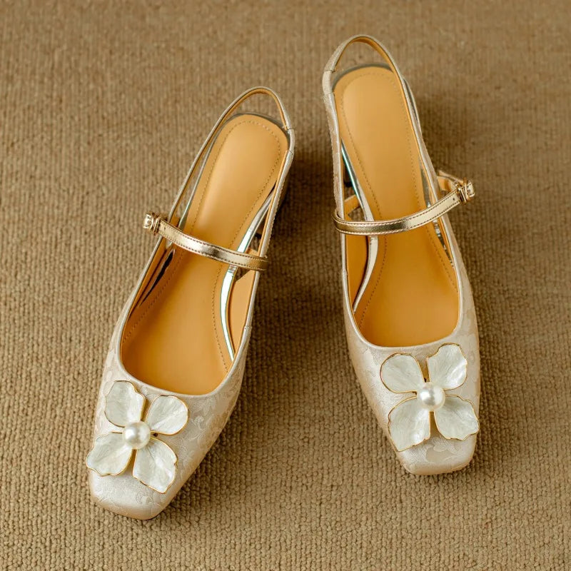 Machteld | Elegante damesschoenen met bloemdetail