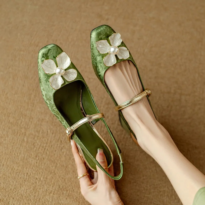 Machteld | Elegante damesschoenen met bloemdetail