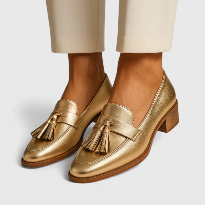 Loes | Goudkleurige loafer met kwastjes
