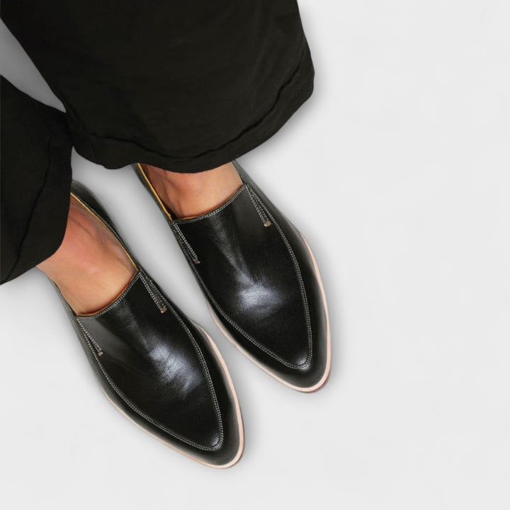 Riet | Zwarte spitse loafer