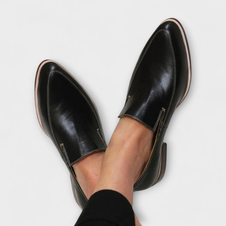Riet | Zwarte spitse loafer