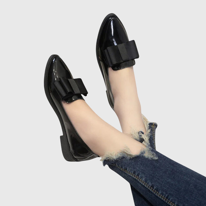 Jannie | Bordeauxrode lakloafer met strik