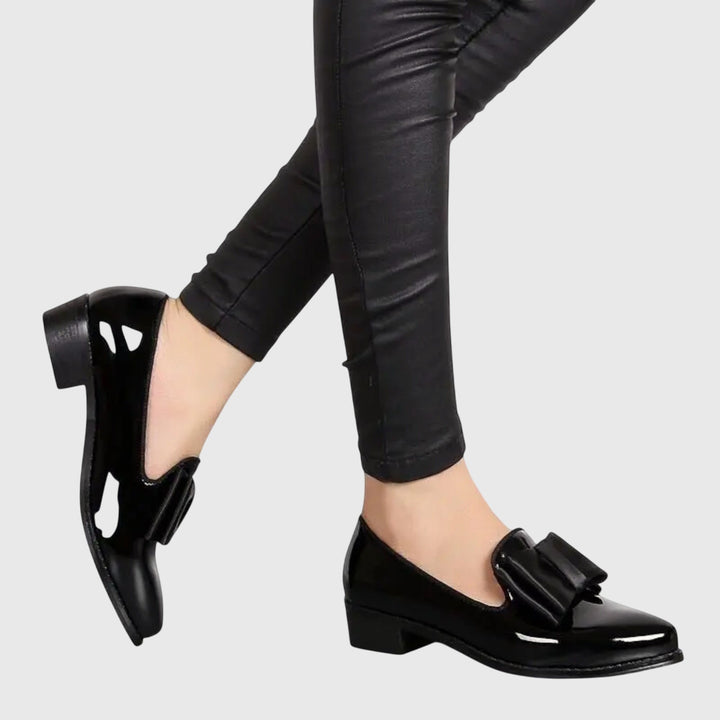 Jannie | Bordeauxrode lakloafer met strik